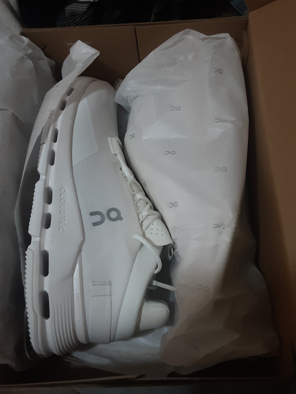 On Running CLOUDNOVA 2 WOMEN WHITE SNEAKER, Sz 8, NIB - Picture 5 of 6
